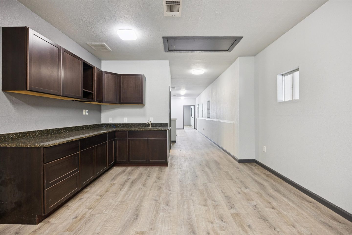 19 16806 I 35 IMG 216